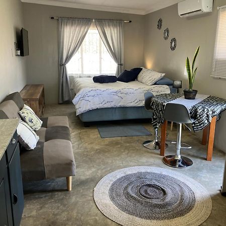 Stellies Accommodation - Room 1 Keetmanshoop Kültér fotó