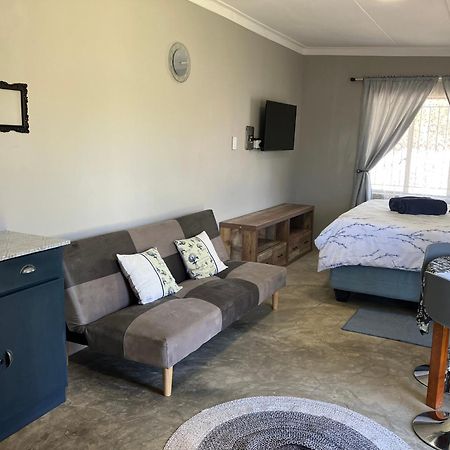 Stellies Accommodation - Room 1 Keetmanshoop Kültér fotó