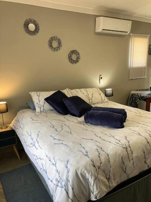 Stellies Accommodation - Room 1 Keetmanshoop Kültér fotó