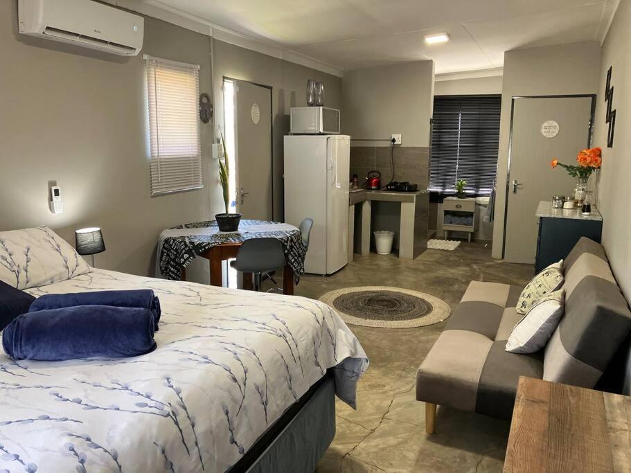 Stellies Accommodation - Room 1 Keetmanshoop Kültér fotó